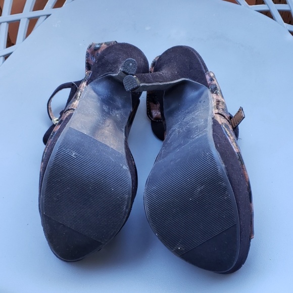 Criss cross cut out cheetah/leopard open toe pumps Size 8 - Picture 4 of 7